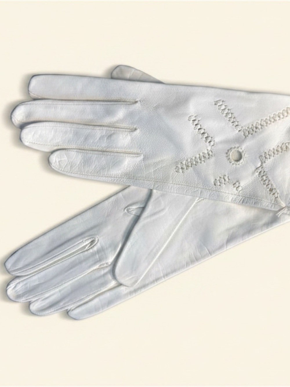 Vintage Ivory Women's Leather Kid Gloves with Decorative Hand-Stitching
